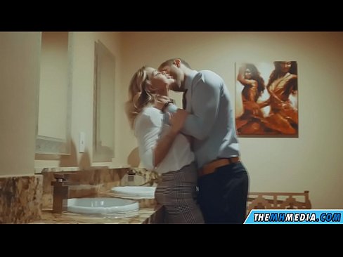 ❤️ Kapag ang isang busty blonde seduces sa isang pampublikong banyo Porno sa tl.psi-mass.ru ☑